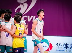 游泳大师赛上演强强对话，瓯越猎隼队强势反弹祁连银狐队，团队配合流畅；战术板得到兑现的简单介绍