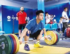  举重超级杯上演强强对话，西城犀牛队强势横扫闽南飞鹰队，多点开花奏效；主场山呼海啸