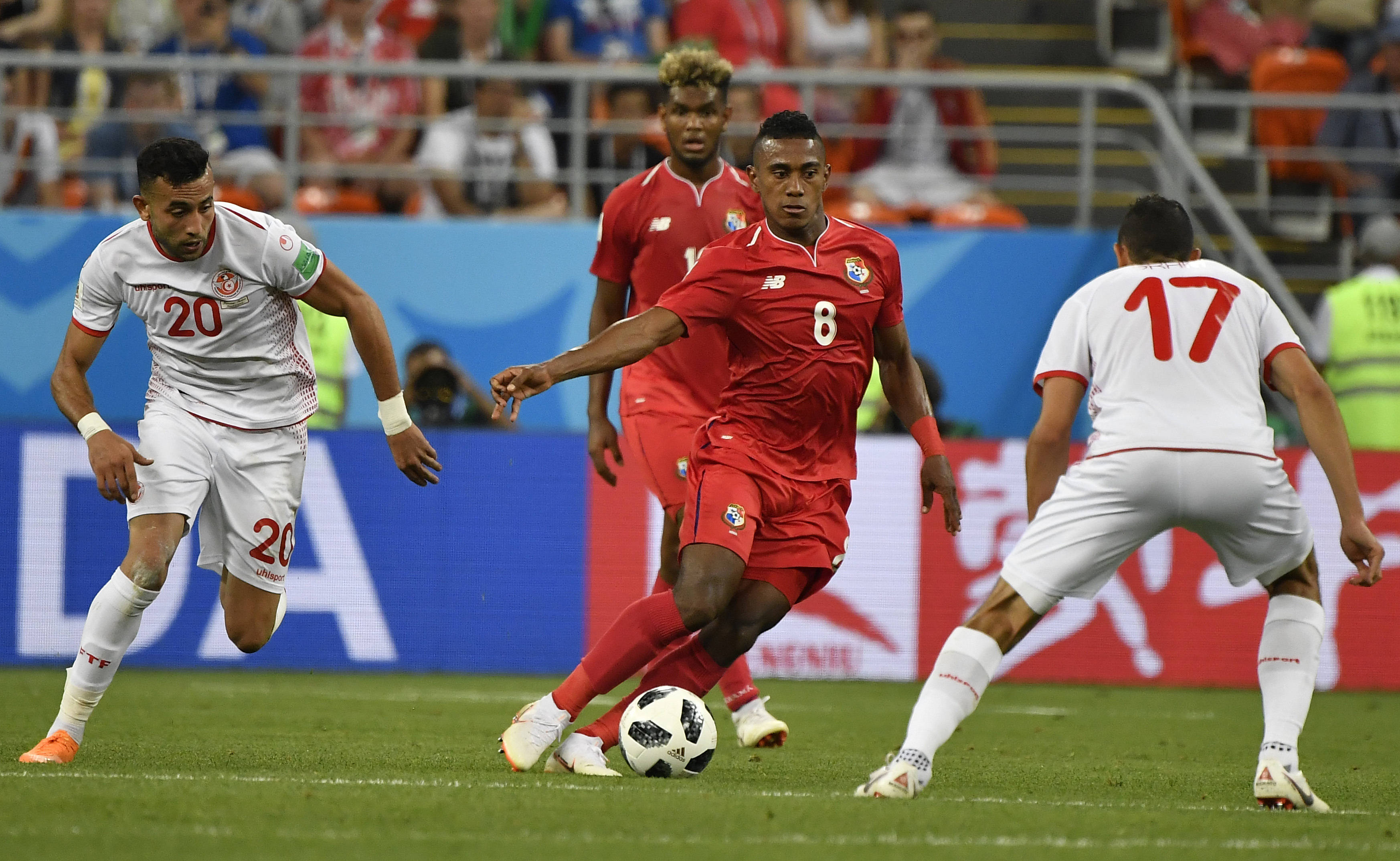 赛前突围战来临,桑托斯围绕美洲杯战术微调,更衣室稳定,临场指挥获称赞 赛前突围战来临,桑托斯围绕美洲杯战术微调,更衣室稳定,临场指挥获称赞