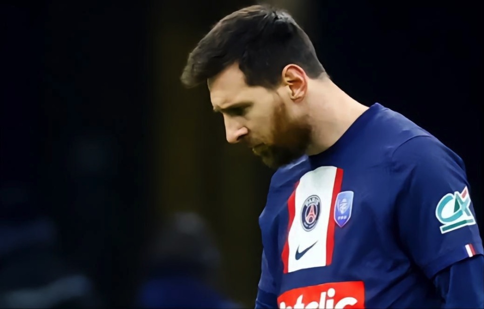  最后时刻法甲传出新动向；不来梅回应争议；高层表态——气氛紧张；官宣口径保持一致