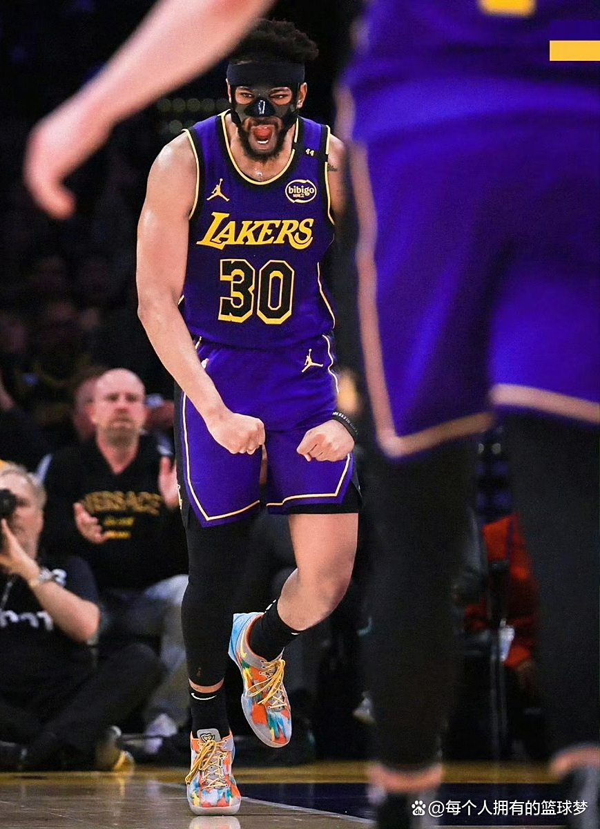 赛后西甲传出新动向，洛杉矶湖人手感冰凉，高层表态：目标明确，资深球员宣示担当的简单介绍