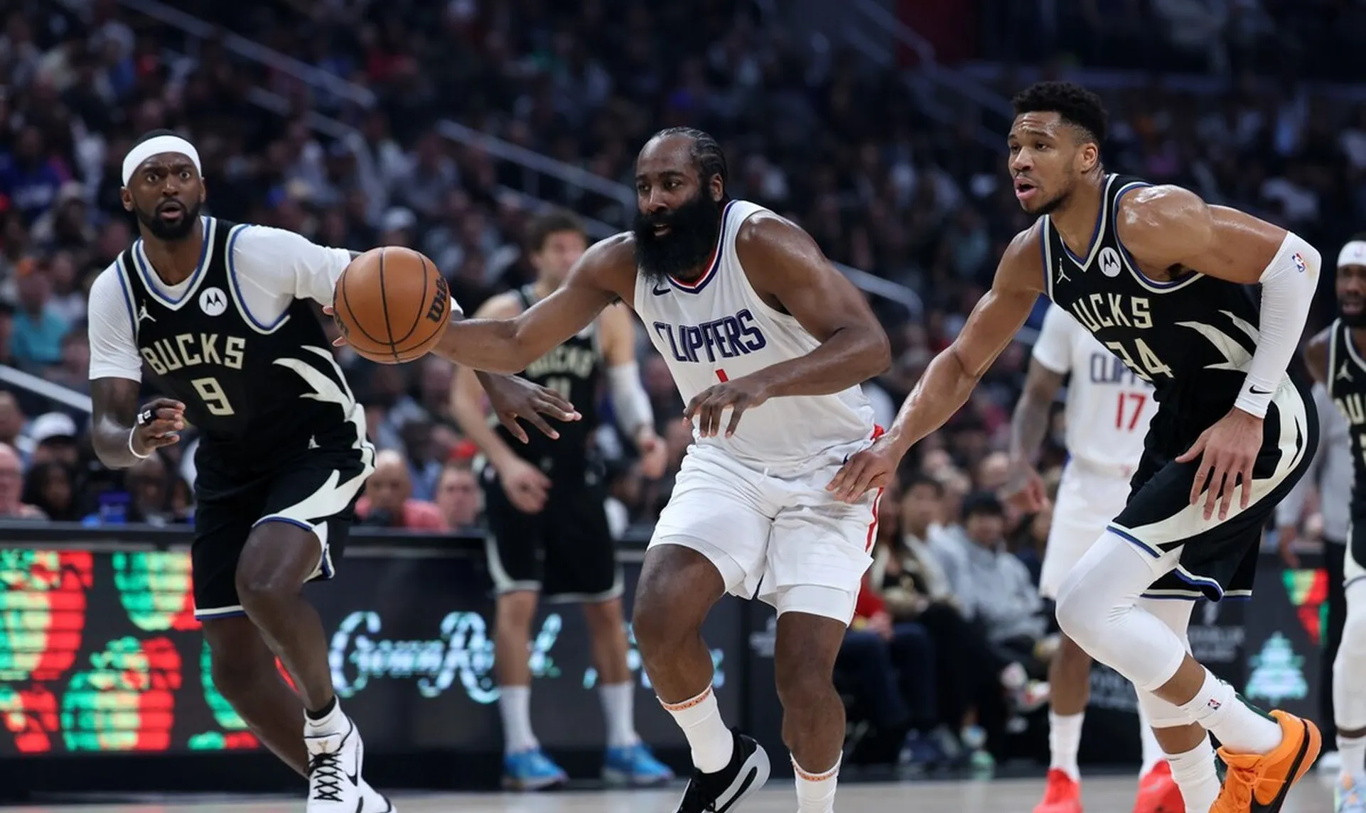 里程碑夜！洛杉矶快船手感冰凉，CBA季后赛国际比赛日刷纪录，压力陡增，更衣室氛围转暖的简单介绍