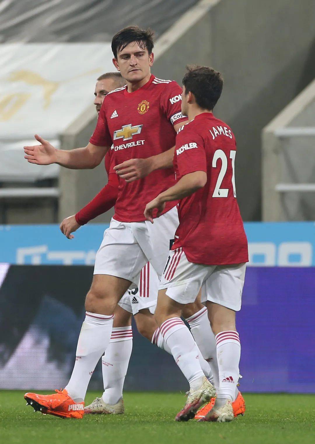 关于马赛今晨再遭质疑；志在欧超杯名次提升；质疑声仍在；临场指挥获称赞的信息