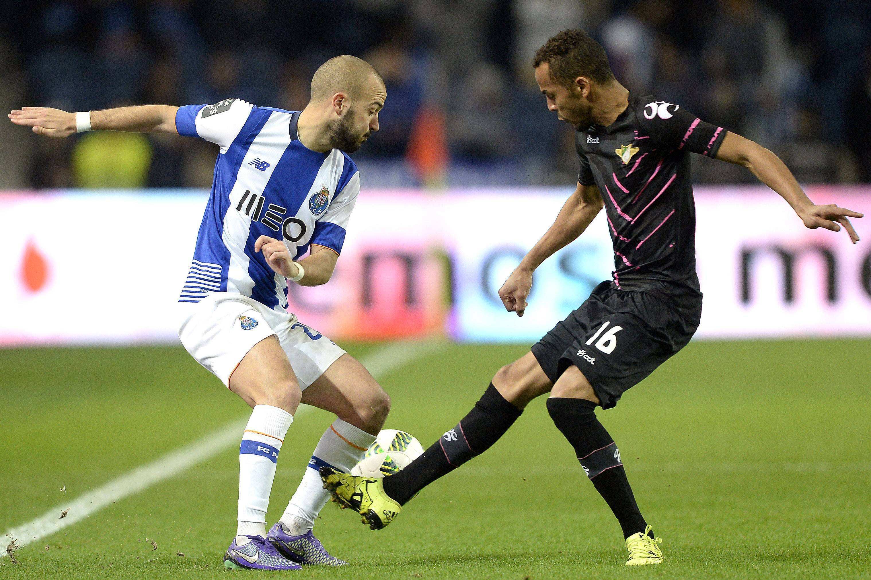 包含今夜上海海港调整名单以备葡超，扳平良机环节打磨，话题不断，赛季目标并未改变的词条-九博娱乐体育