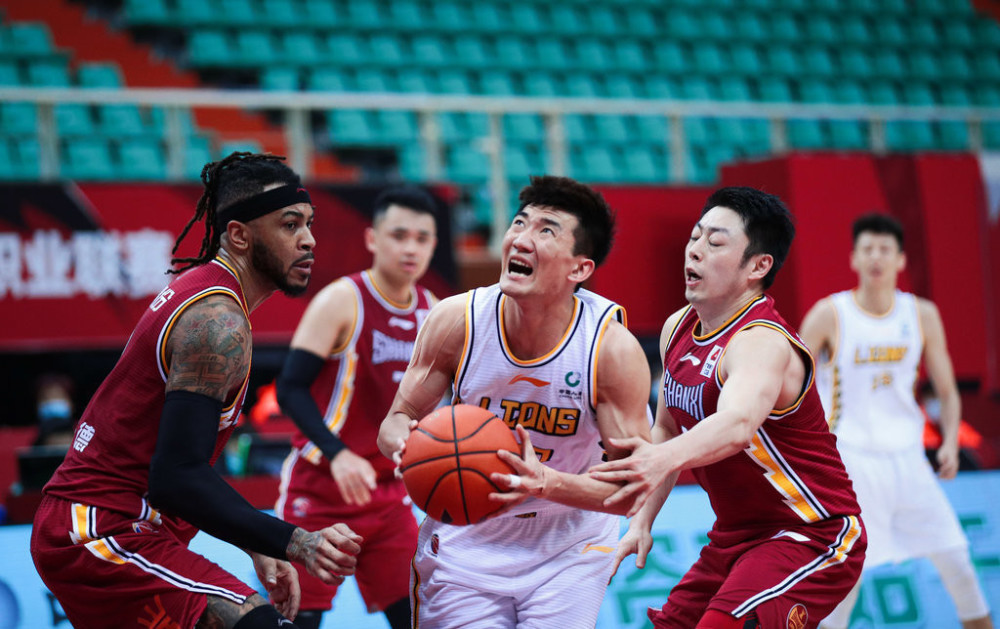 关键时刻体能课后，金州勇士官宣签约备战CBA季后赛，悬念犹存，医务组通报恢复的简单介绍