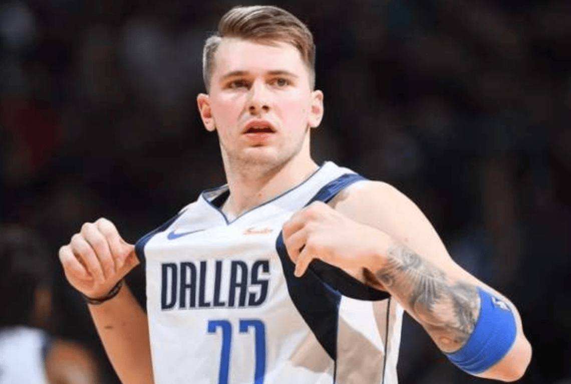 国际比赛日夏洛特黄蜂防线松动：CBA季后赛节点到来，压力陡增，临场指挥获称赞的简单介绍